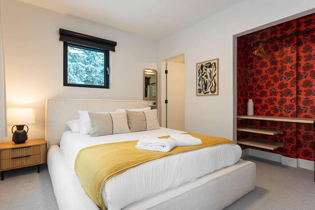 Tally Ho By Revelstoke Vacations ภายนอก รูปภาพ