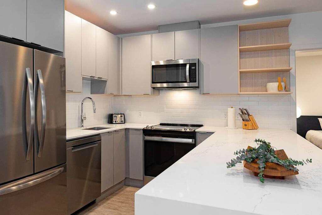 Tally Ho By Revelstoke Vacations ภายนอก รูปภาพ