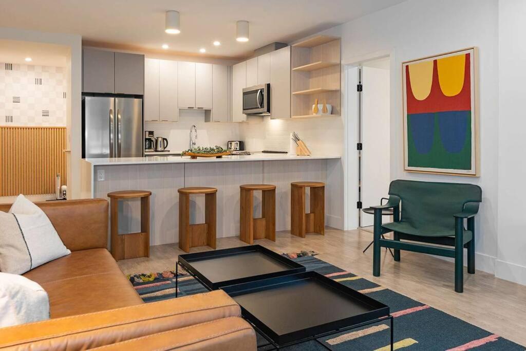 Tally Ho By Revelstoke Vacations ภายนอก รูปภาพ