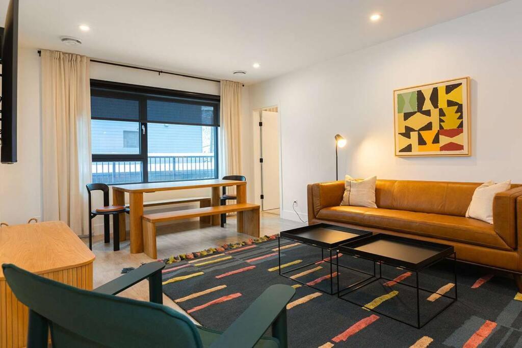 Tally Ho By Revelstoke Vacations ภายนอก รูปภาพ