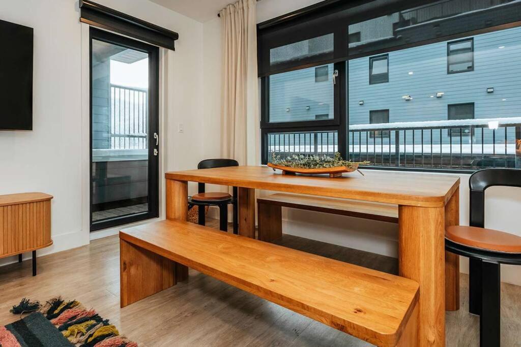 Tally Ho By Revelstoke Vacations ภายนอก รูปภาพ