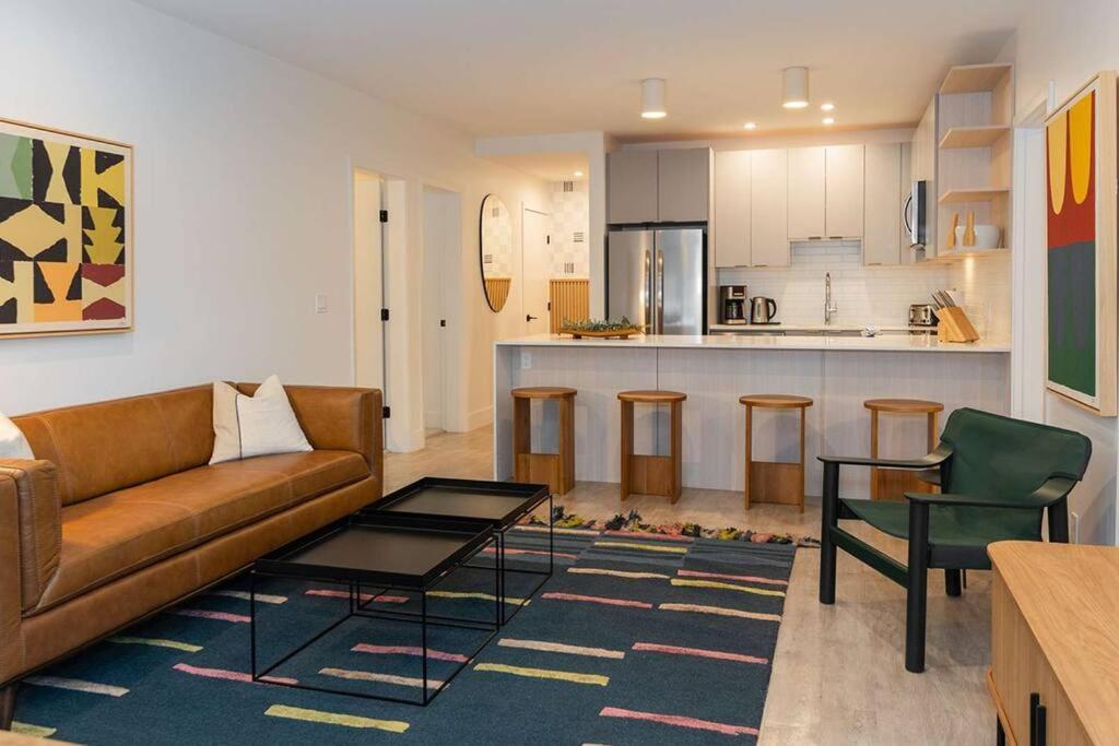 Tally Ho By Revelstoke Vacations ภายนอก รูปภาพ