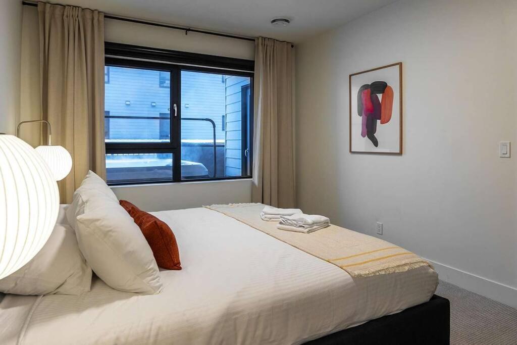 Tally Ho By Revelstoke Vacations ภายนอก รูปภาพ