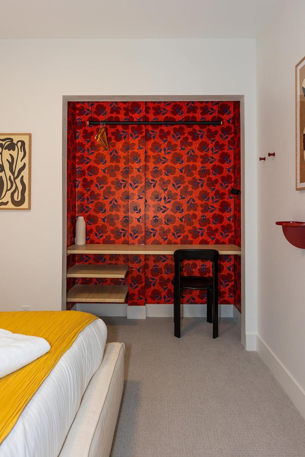 Tally Ho By Revelstoke Vacations ภายนอก รูปภาพ