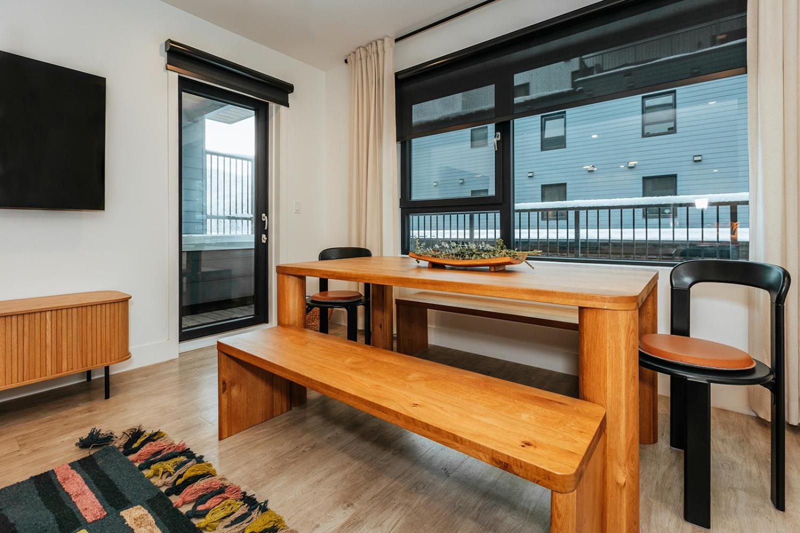 Tally Ho By Revelstoke Vacations ภายนอก รูปภาพ