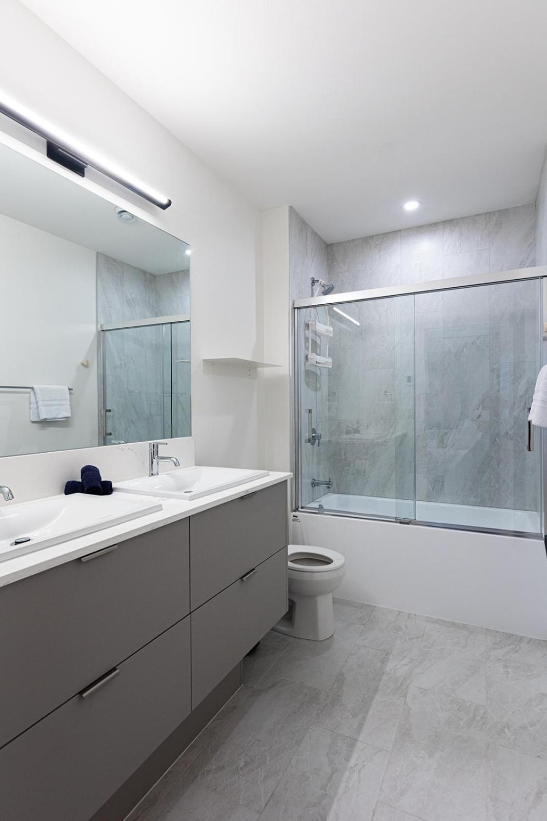 Tally Ho By Revelstoke Vacations ภายนอก รูปภาพ