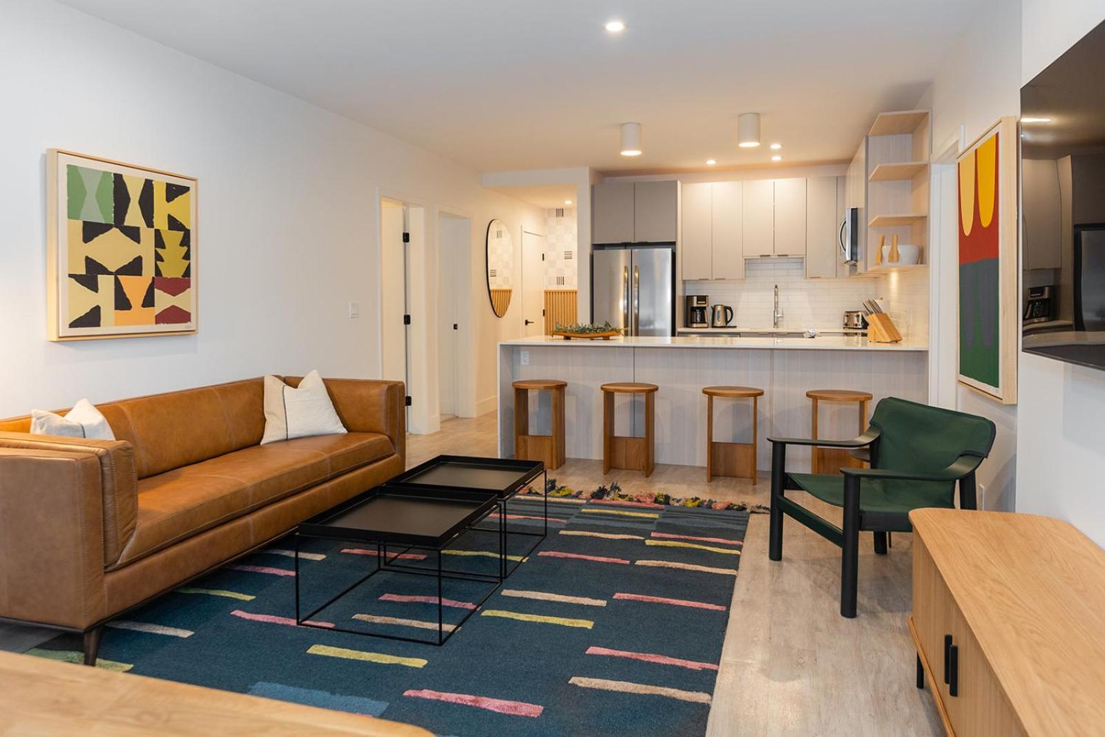 Tally Ho By Revelstoke Vacations ภายนอก รูปภาพ