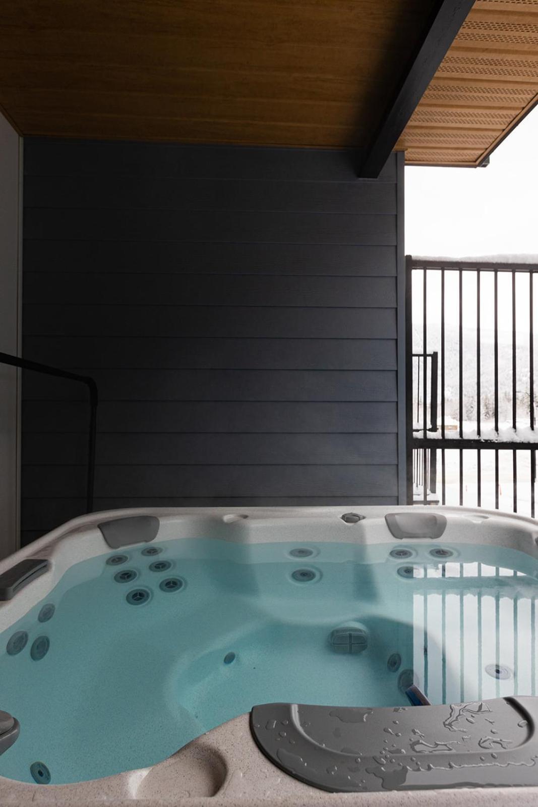 Tally Ho By Revelstoke Vacations ภายนอก รูปภาพ