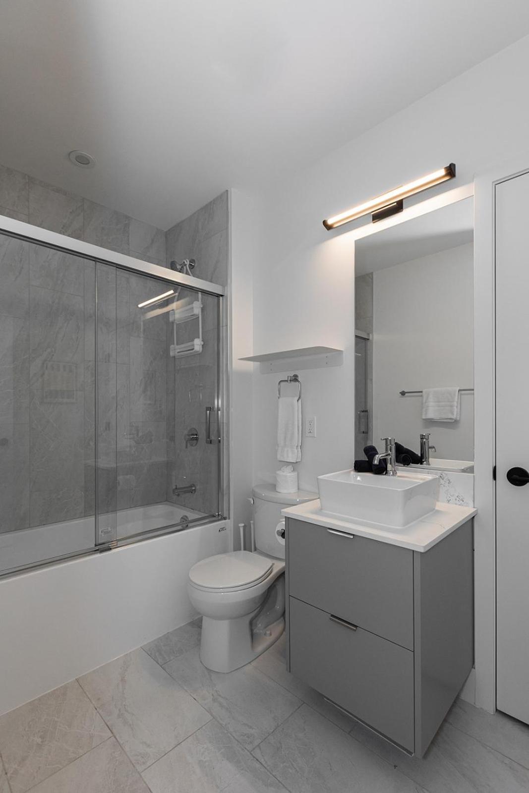 Tally Ho By Revelstoke Vacations ภายนอก รูปภาพ