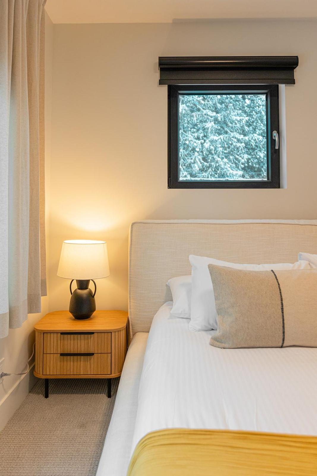 Tally Ho By Revelstoke Vacations ภายนอก รูปภาพ