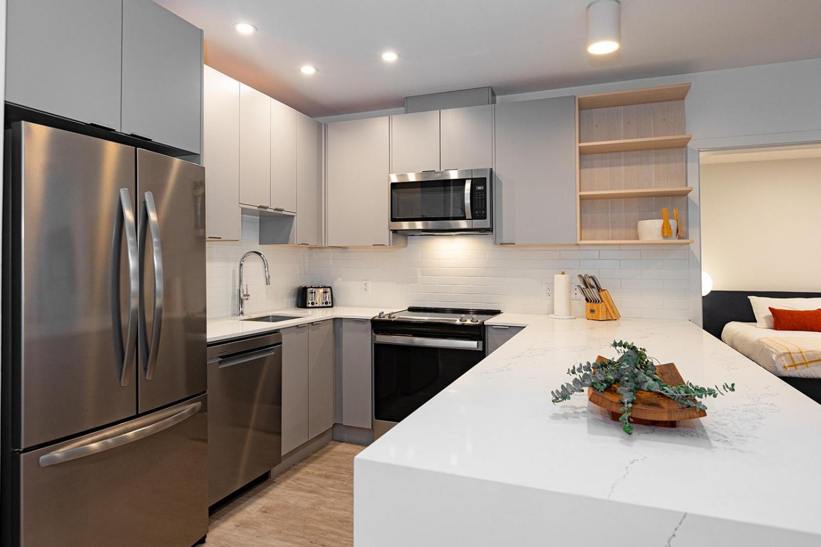 Tally Ho By Revelstoke Vacations ภายนอก รูปภาพ