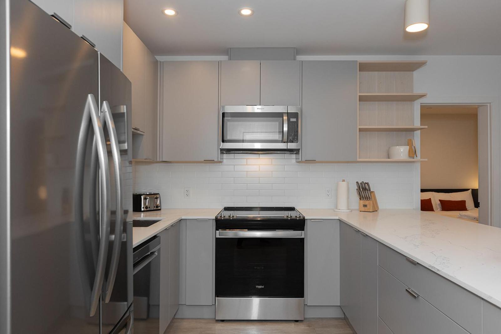 Tally Ho By Revelstoke Vacations ภายนอก รูปภาพ